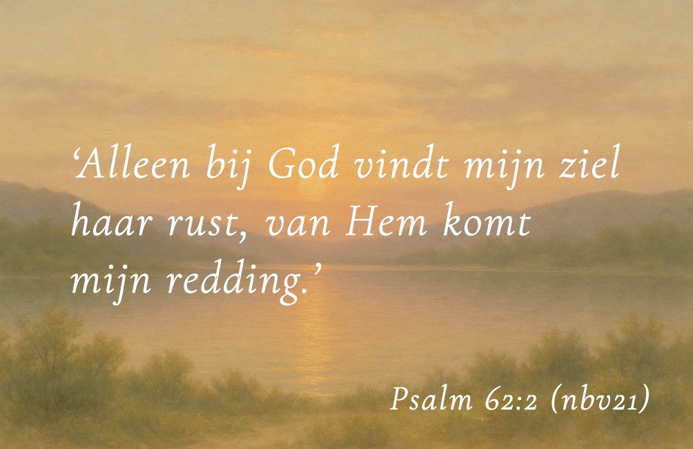 Kaartje met Bijbeltekst: "Alleen bij God vindt mijn ziel haar rust, van Hem komt mijn redding." Psalm 62:2 NBV21