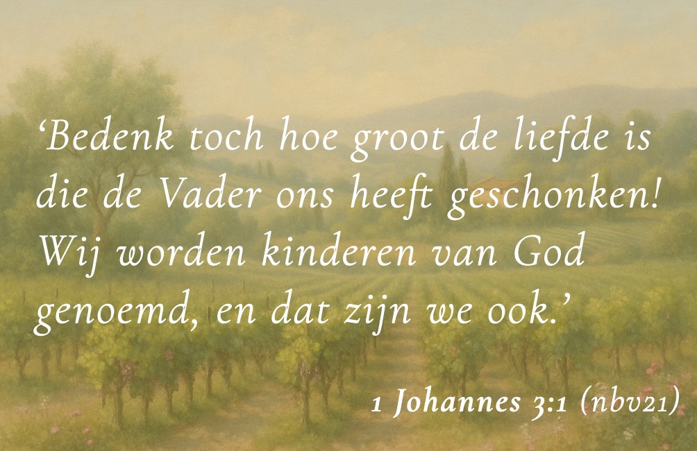 Kaartje met Bijbeltekst: "Bedenk toch hoe groot de liefde is die de Vader ons heeft geschonken! Wij worden kinderen van God genoemd, en dat zijn we ook." 1 Johannes 3:1 NBV21