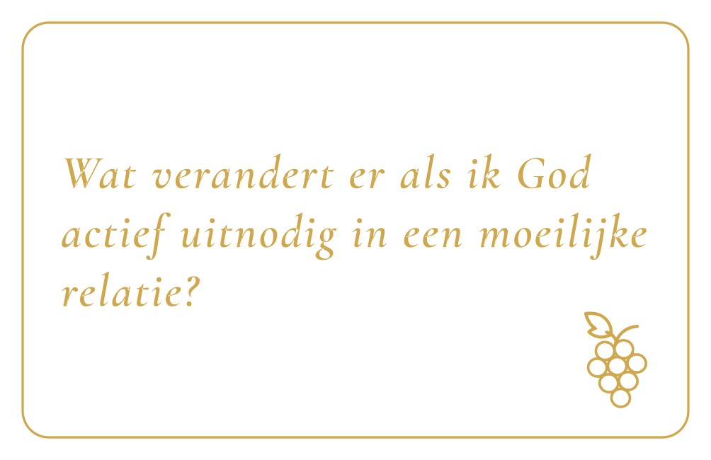 Reflectiekaartje met daarop: "Wat verandert er als ik God actief uitnodig in een moeilijke relatie?"
